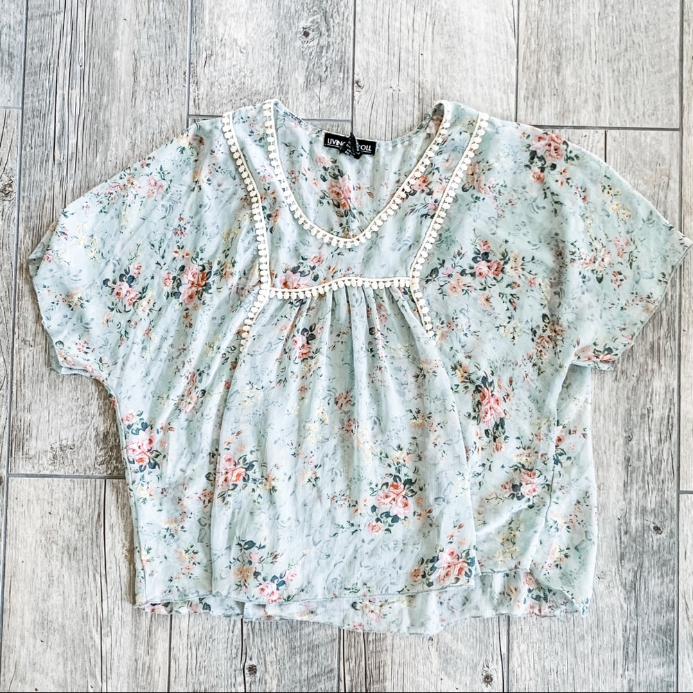 LIVING DOLL Floral Blouse - Picture 1 of 10